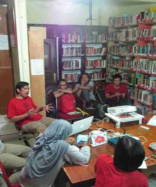 diskusi buku